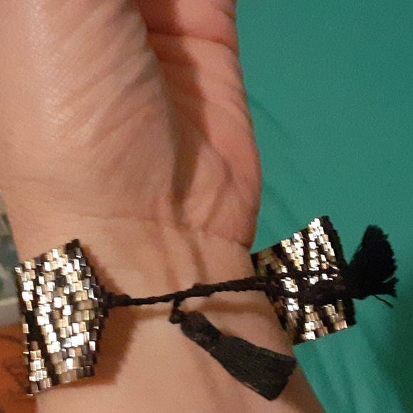ALEXA'S ANGELS  GOLD & BLACK BEADED BRACELET - Picture 2 of 7
